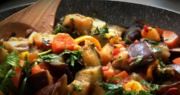 тушёные баклажаны с овощами и чесноком