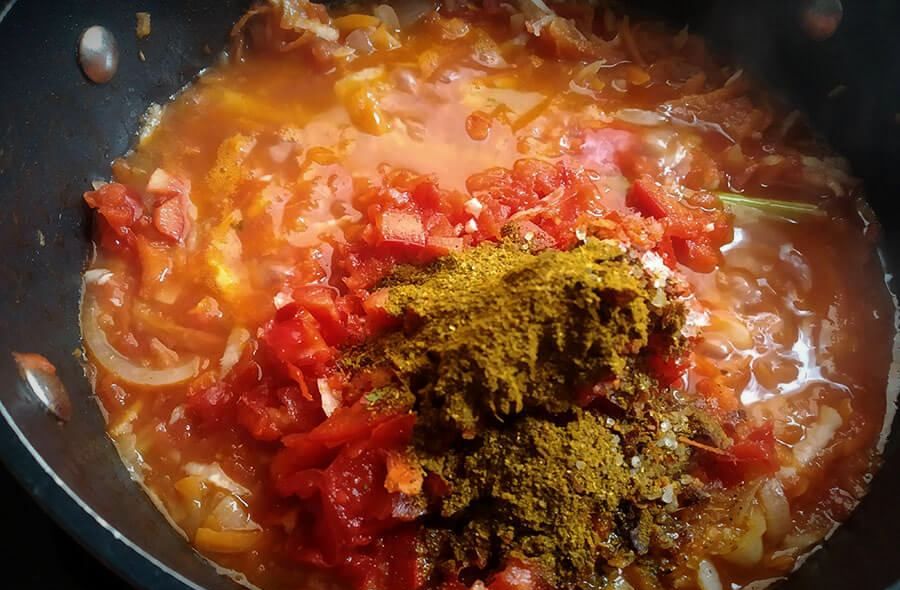 Рыба с овощами в томатном соусе с лемонграссом и карри | 11